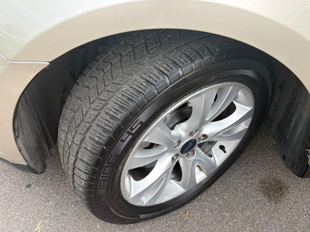 Ford Taurus SEL AWD 2010