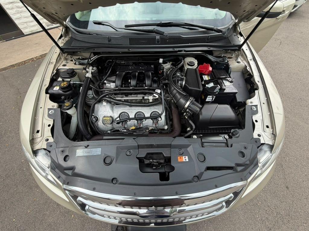 Ford Taurus SEL AWD 2010