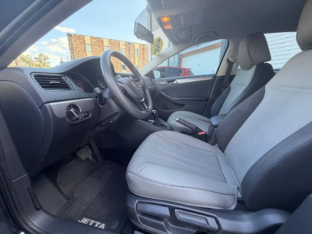 Volkswagen Jetta 1.4T S 6A 2017