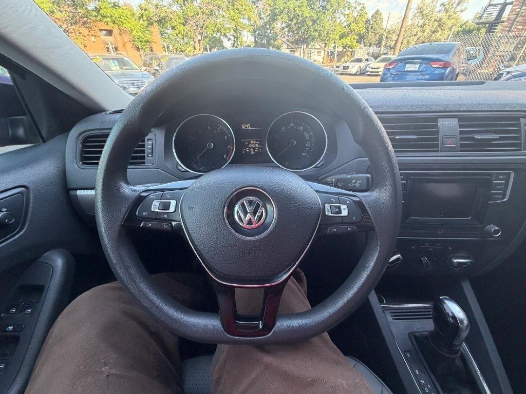 Volkswagen Jetta 1.4T S 6A 2017