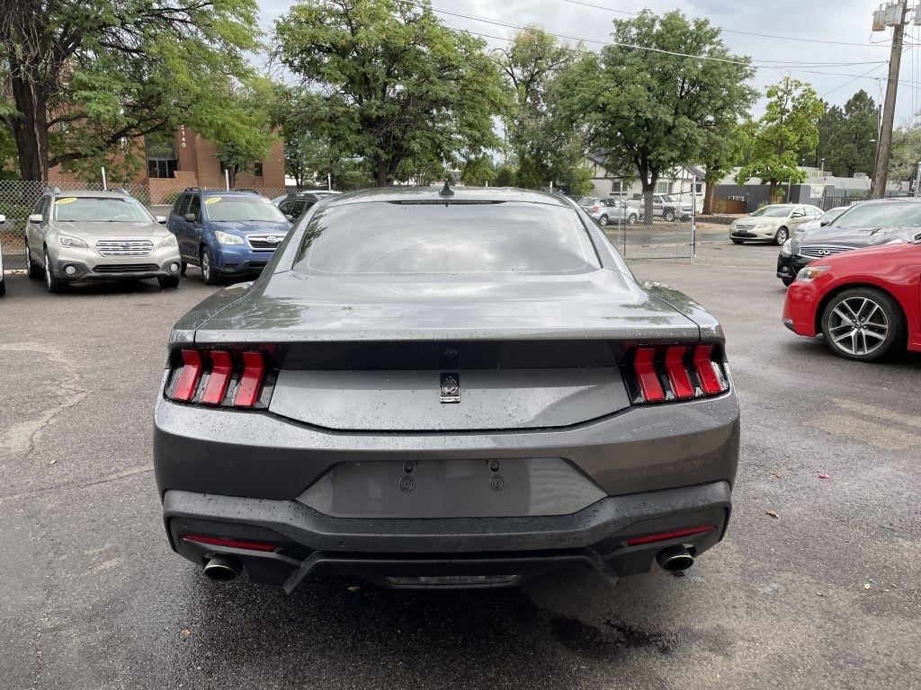 Ford Mustang EcoBoost Coupe 2024