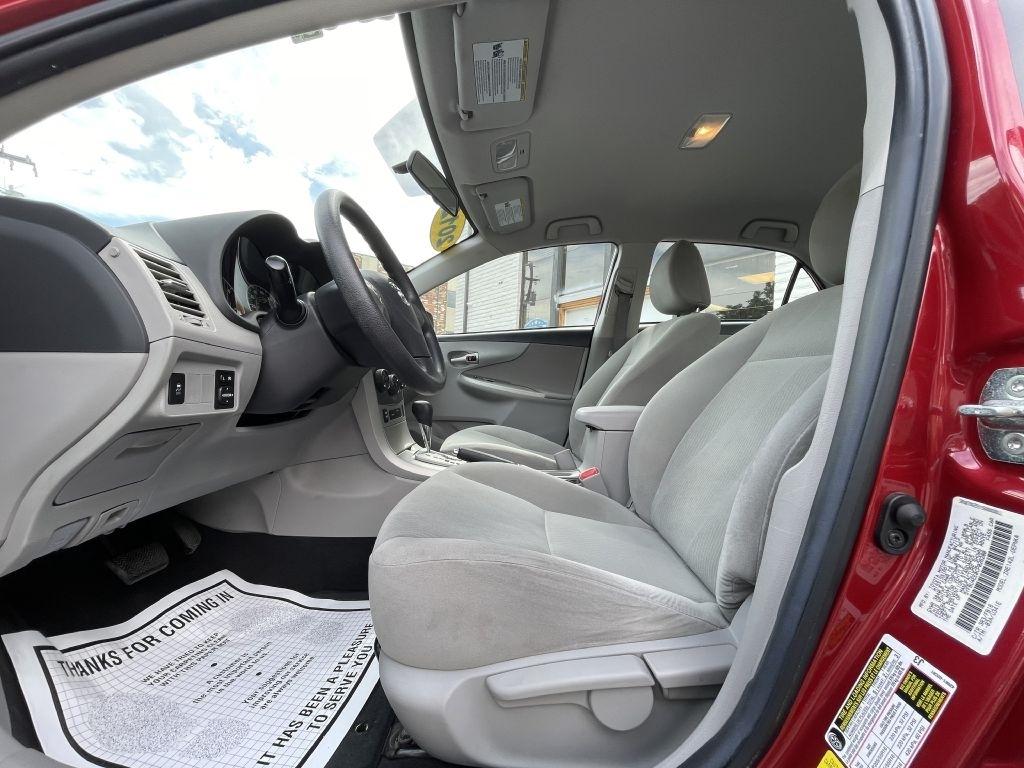 Toyota Corolla L 5-Speed MT 2012
