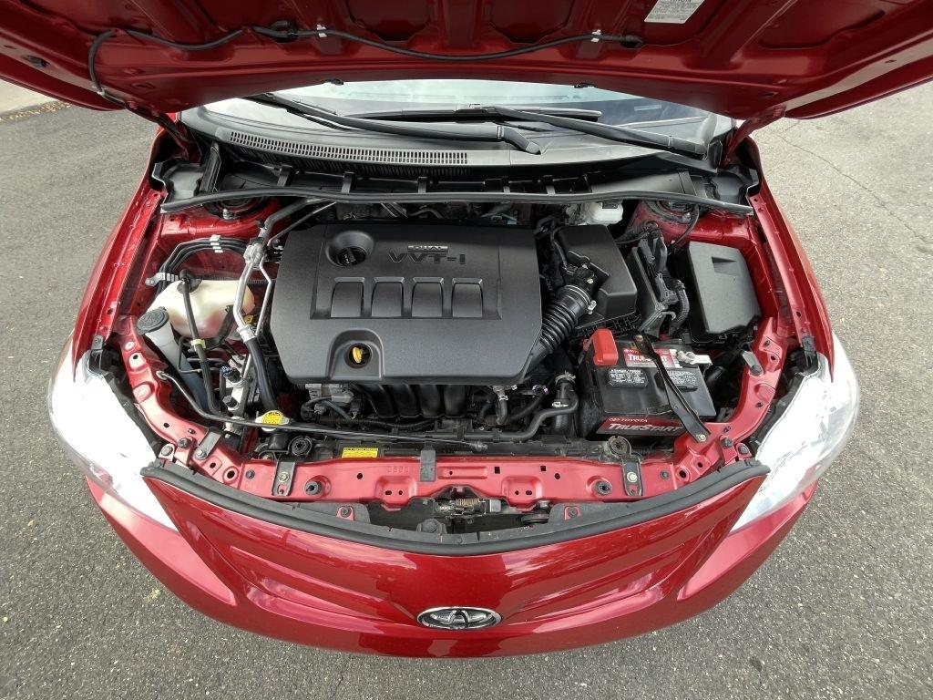 Toyota Corolla L 5-Speed MT 2012