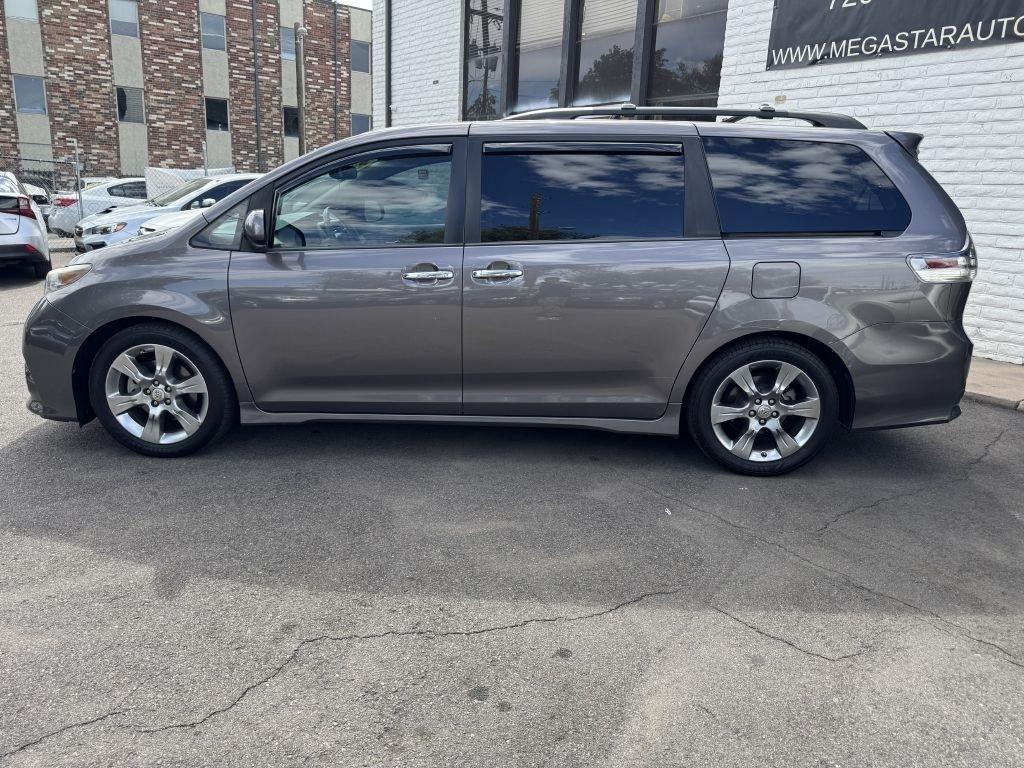 Toyota Sienna FWD 7-Passenger V6 2013