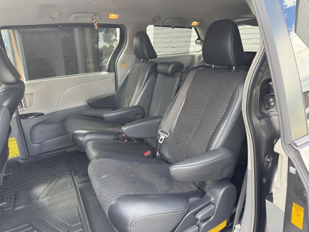 Toyota Sienna FWD 7-Passenger V6 2013