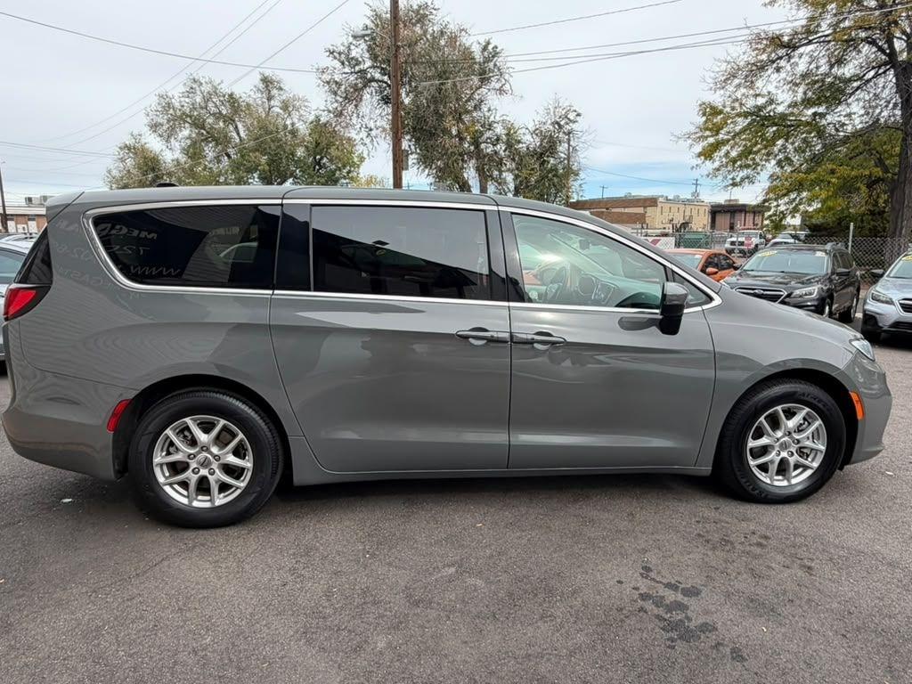 Chrysler Pacifica Touring L 2023