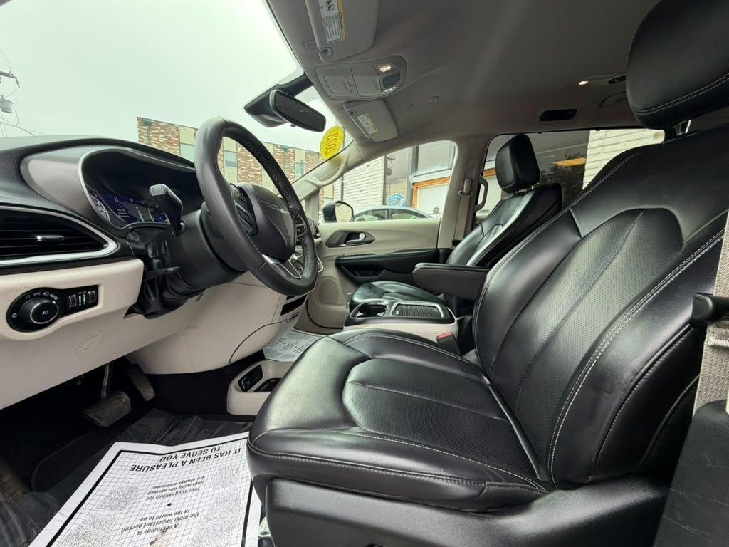 Chrysler Pacifica Touring L 2023