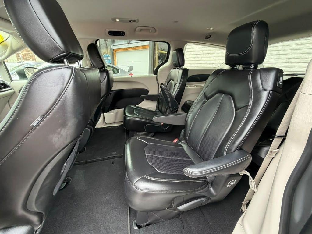 Chrysler Pacifica Touring L 2023