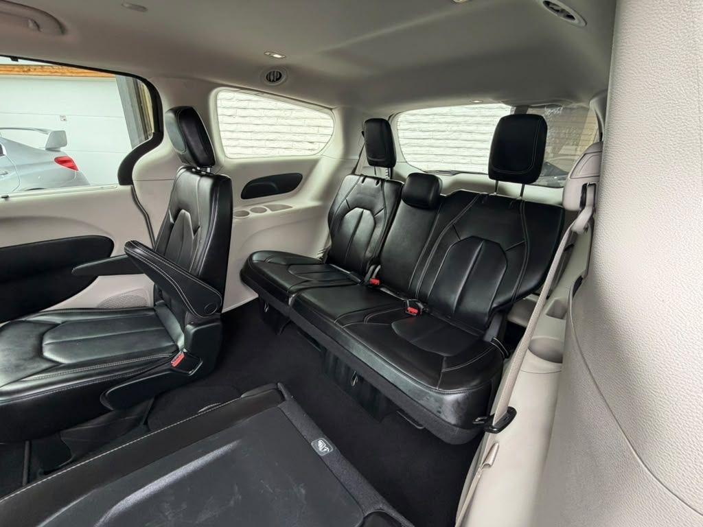 Chrysler Pacifica Touring L 2023