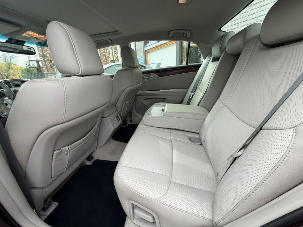 Toyota Avalon Base 2011