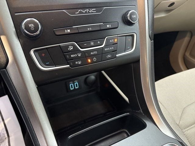 Ford Fusion Hybrid SE 2019