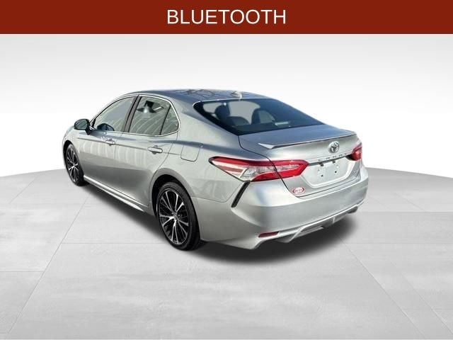 Toyota Camry SE 2020