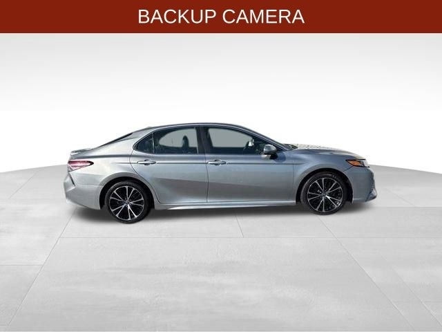 Toyota Camry SE 2020