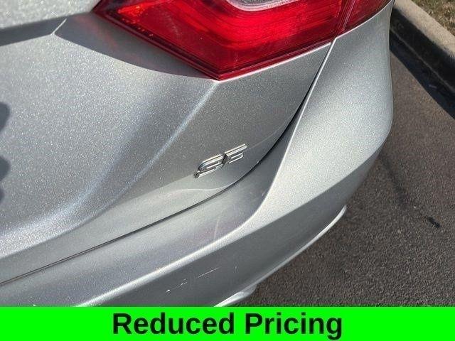 Toyota Camry SE 2020