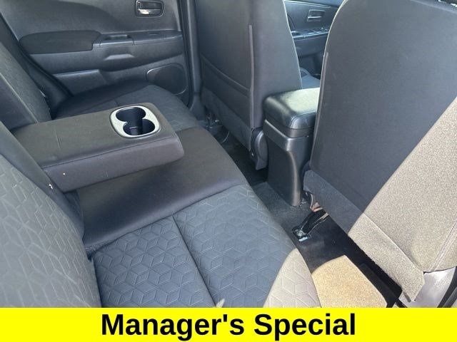 Mitsubishi Outlander Sport  2020