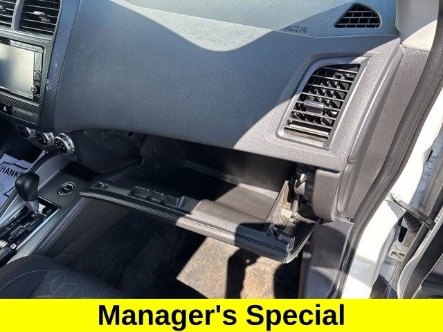 Mitsubishi Outlander Sport  2020