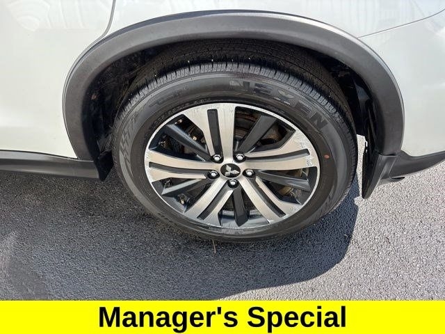 Mitsubishi Outlander Sport  2020