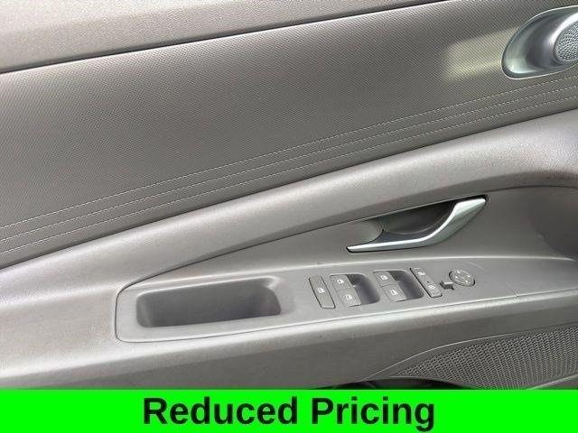 Hyundai Elantra SEL 2023