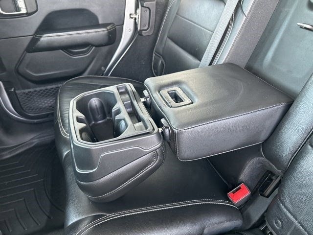 Jeep Wrangler Unlimited Sahara 4WD 2018