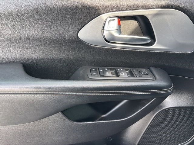 Chrysler Pacifica Touring 2022