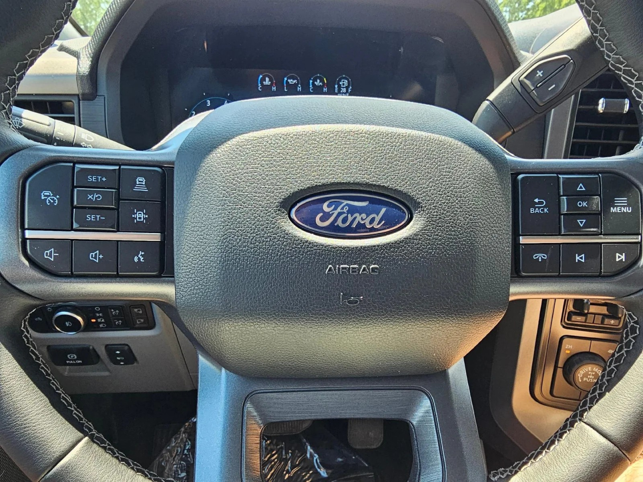 Ford F-150 XLT SuperCrew 4WD 2025