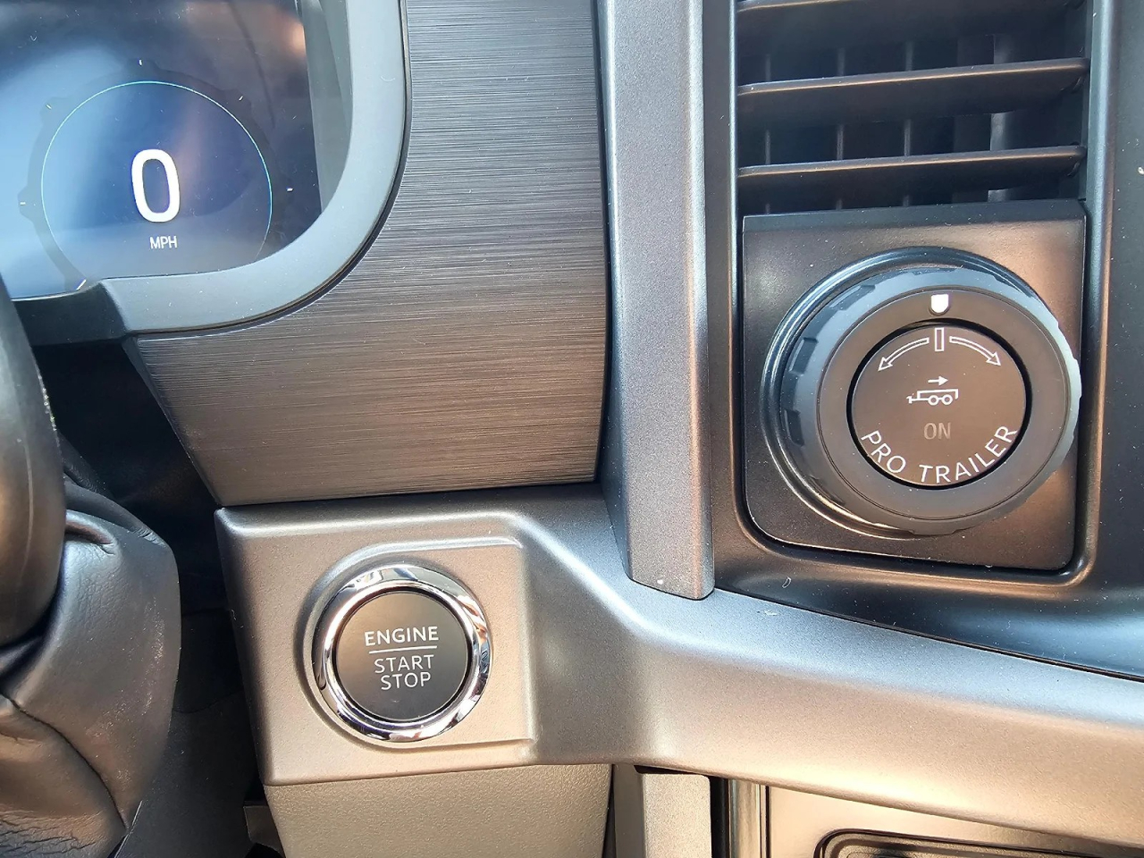 Ford F-150 XLT SuperCrew 4WD 2025