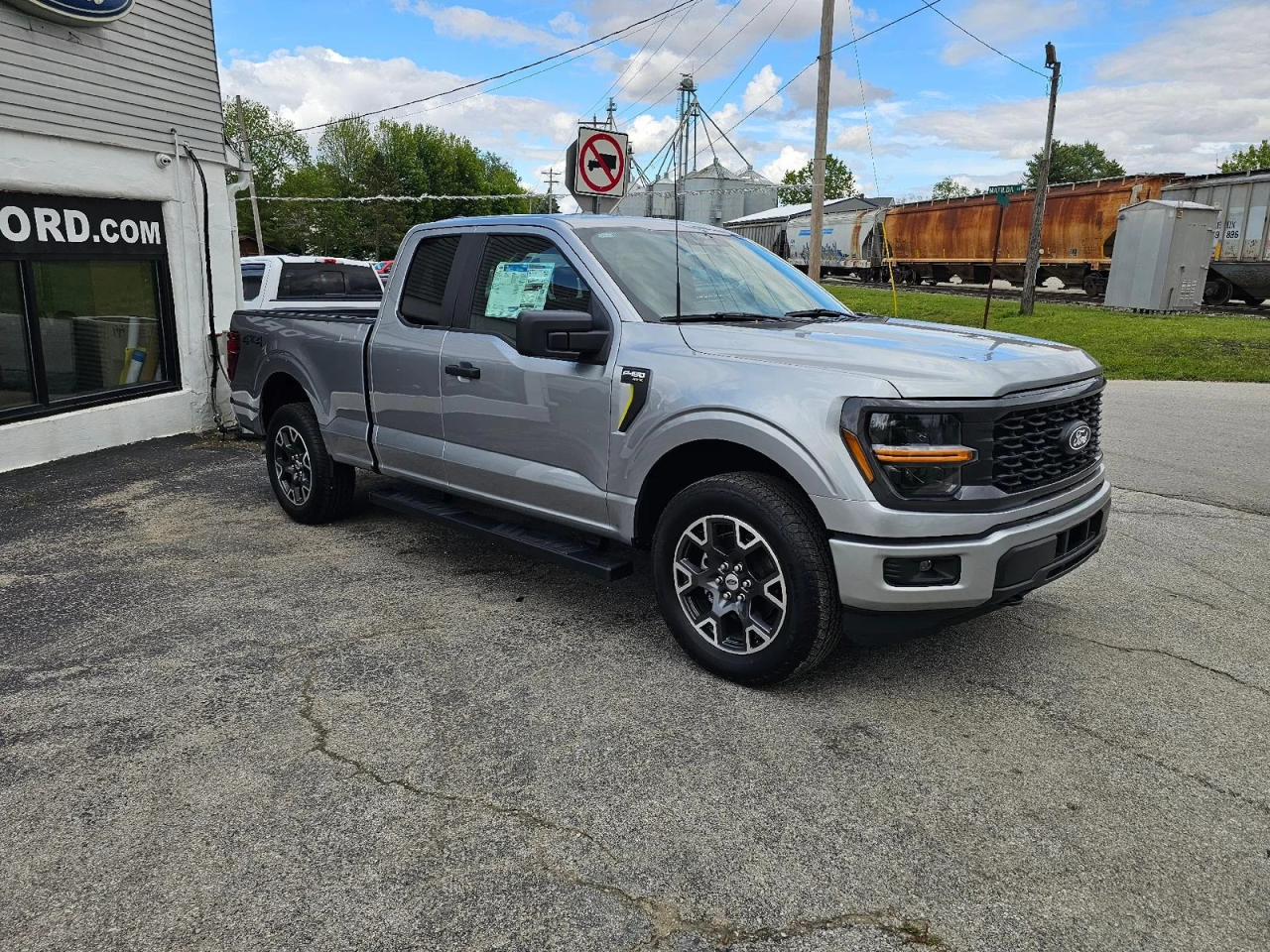 Ford F-150 STX SuperCab 4WD 2025