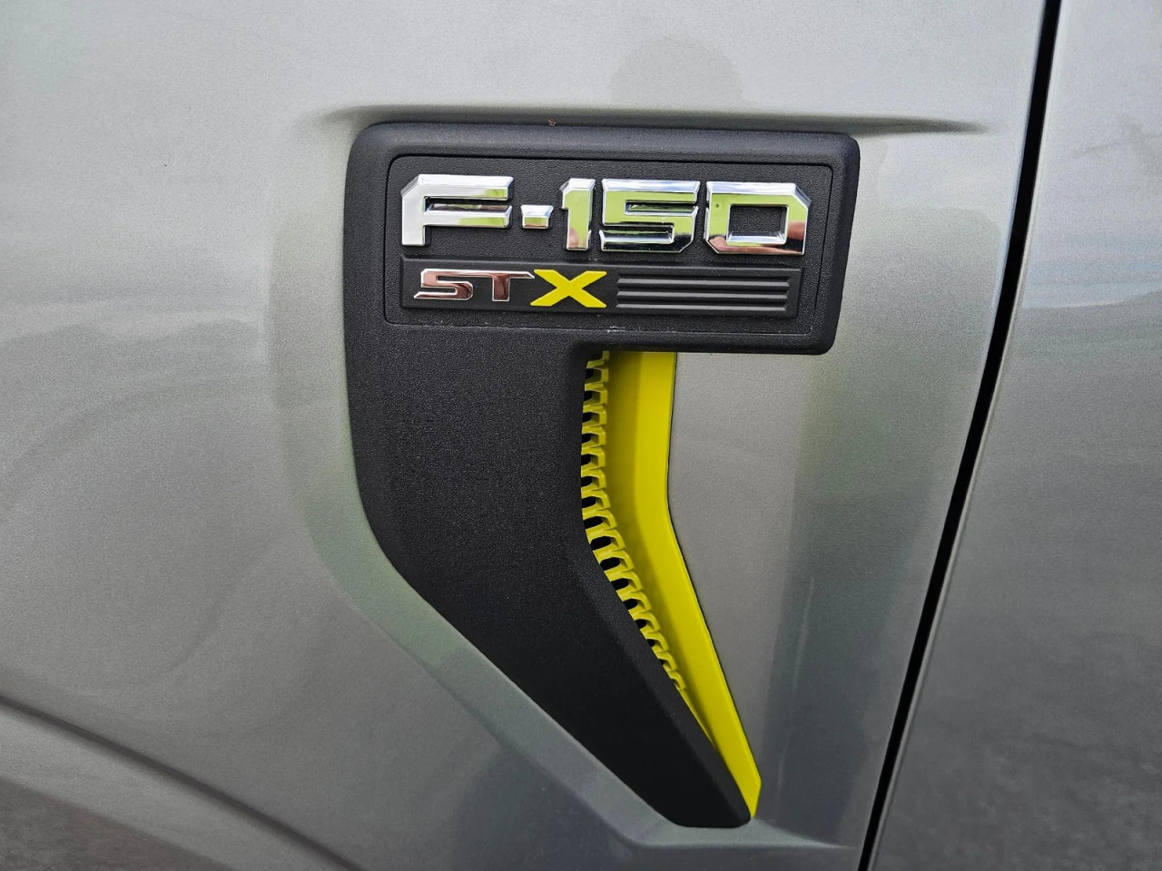 Ford F-150 STX SuperCab 4WD 2025