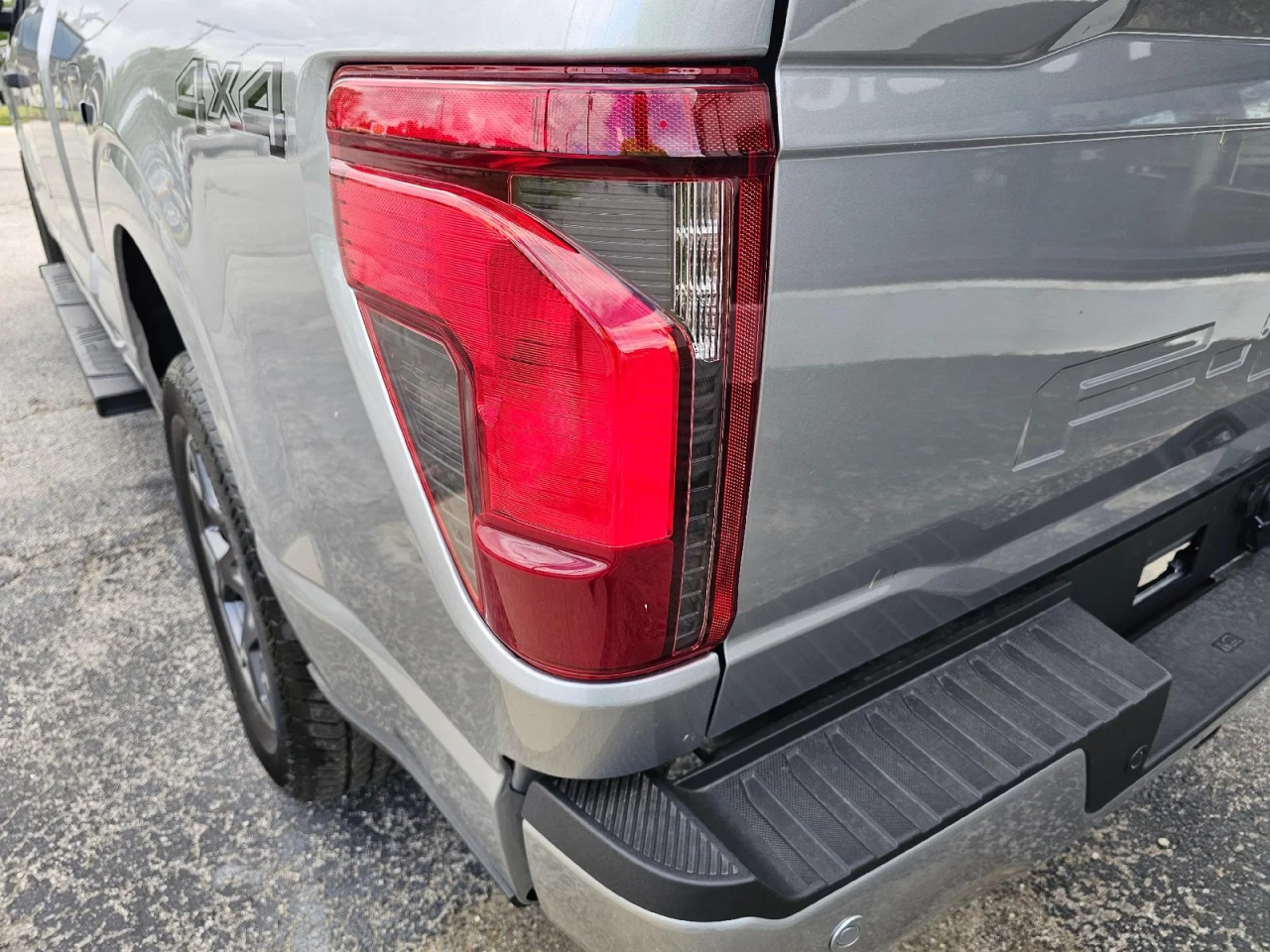 Ford F-150 STX SuperCab 4WD 2025