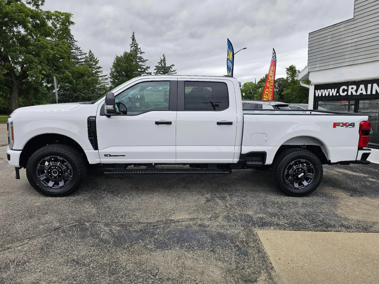 Ford F-250 SD XL Crew Cab 4WD 2025