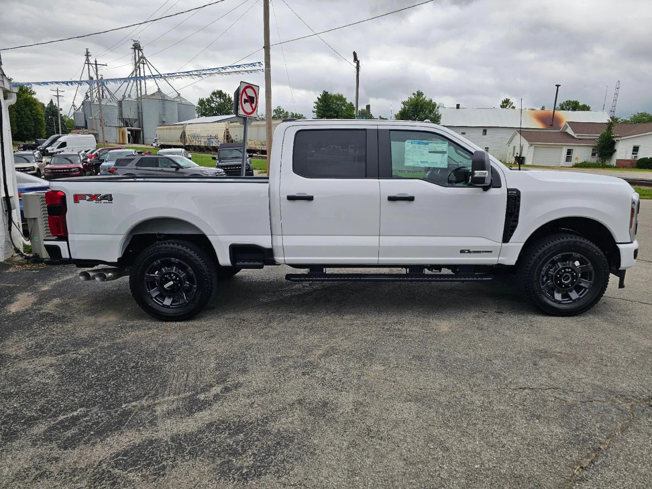 Ford F-250 SD XL Crew Cab 4WD 2025