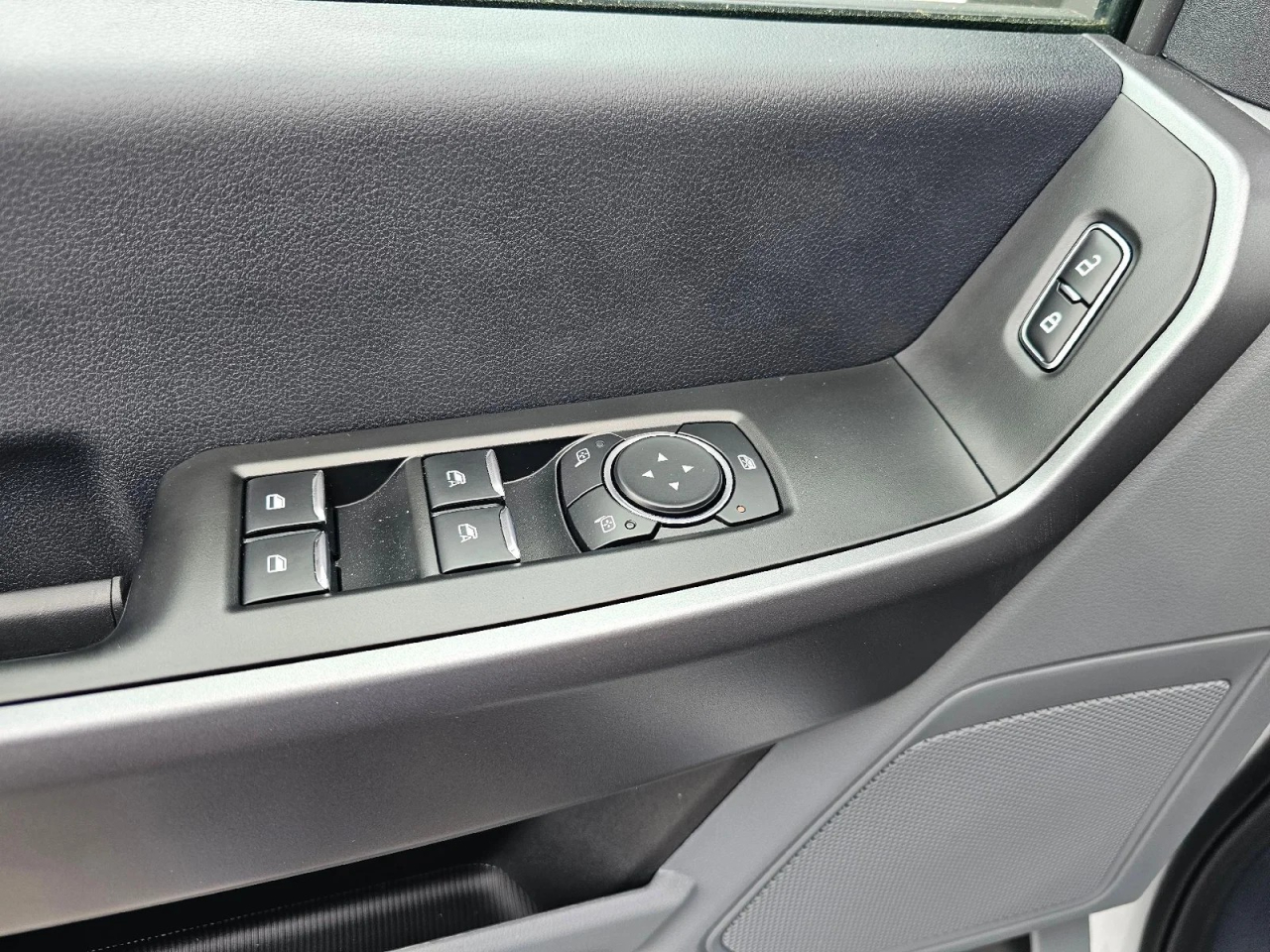 Ford F-250 SD XL Crew Cab 4WD 2025