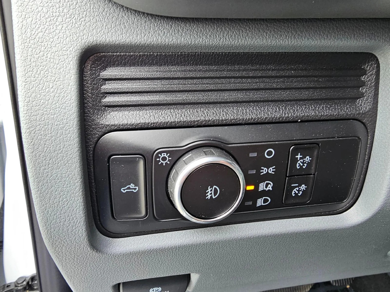 Ford F-250 SD XL Crew Cab 4WD 2025