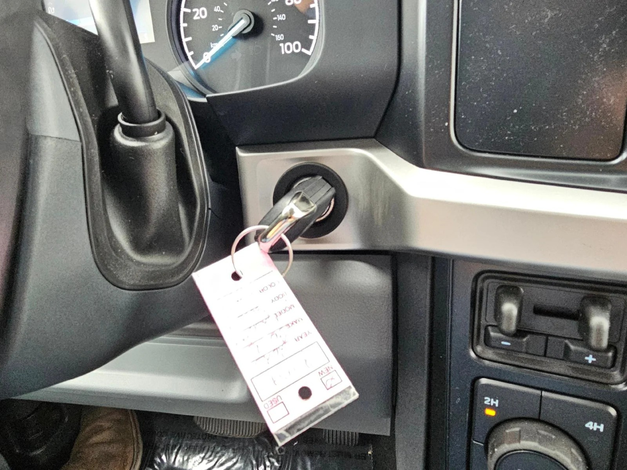 Ford F-250 SD XL Crew Cab 4WD 2025