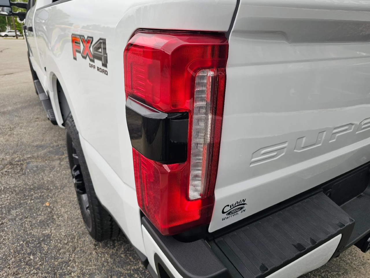 Ford F-250 SD XL Crew Cab 4WD 2025