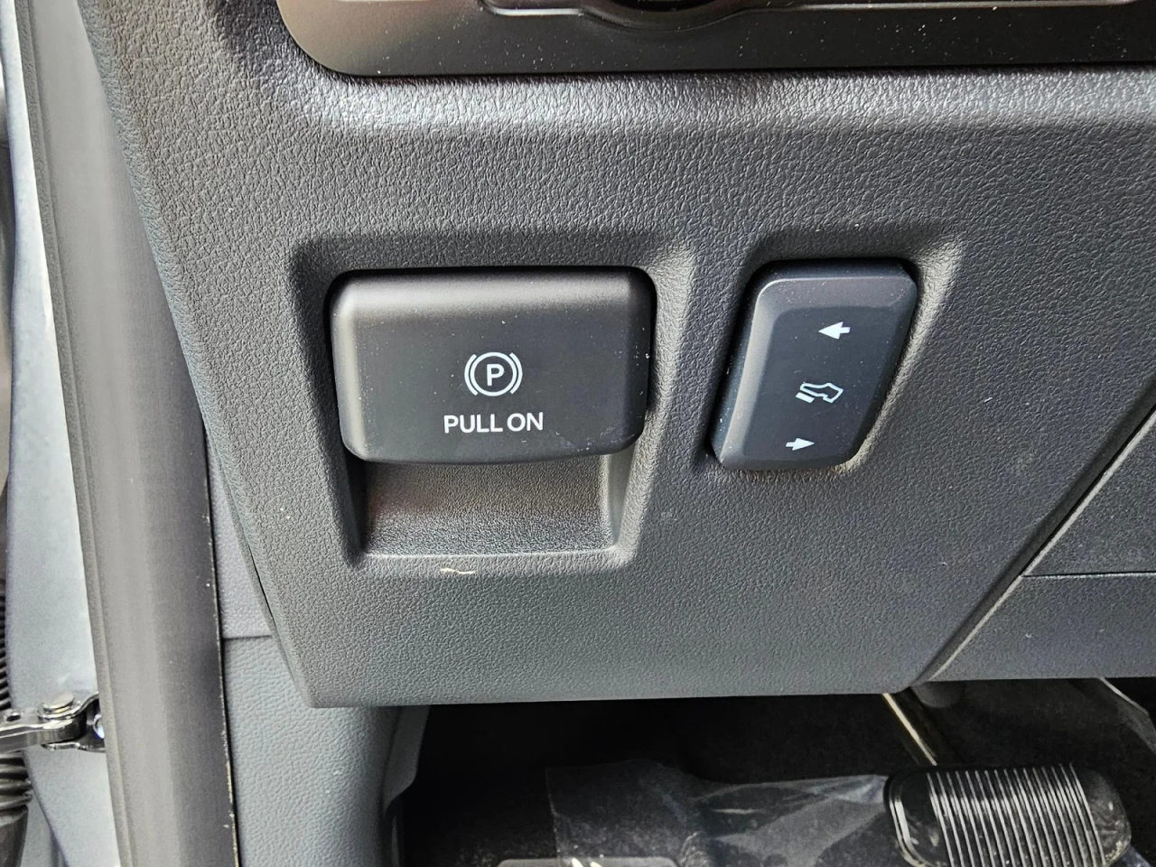 Ford F-150 Lariat SuperCrew 4WD 2025