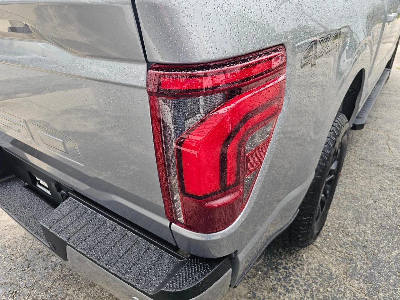 Ford F-150 Lariat SuperCrew 4WD 2025