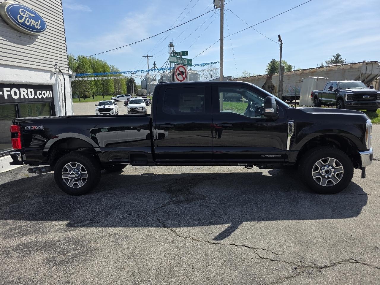 Ford F-350 SD Lariat Crew Cab 4WD 2026