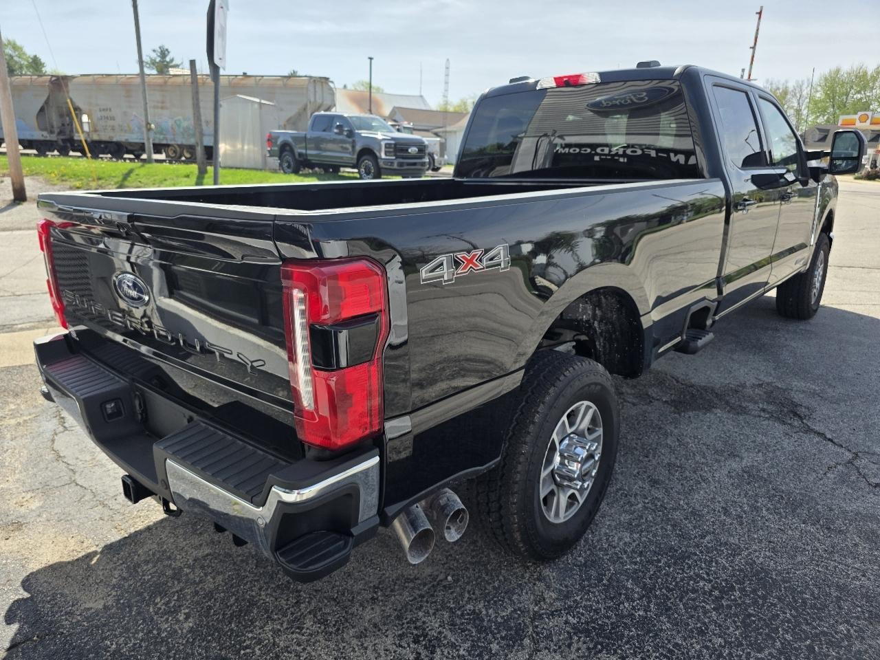 Ford F-350 SD Lariat Crew Cab 4WD 2026