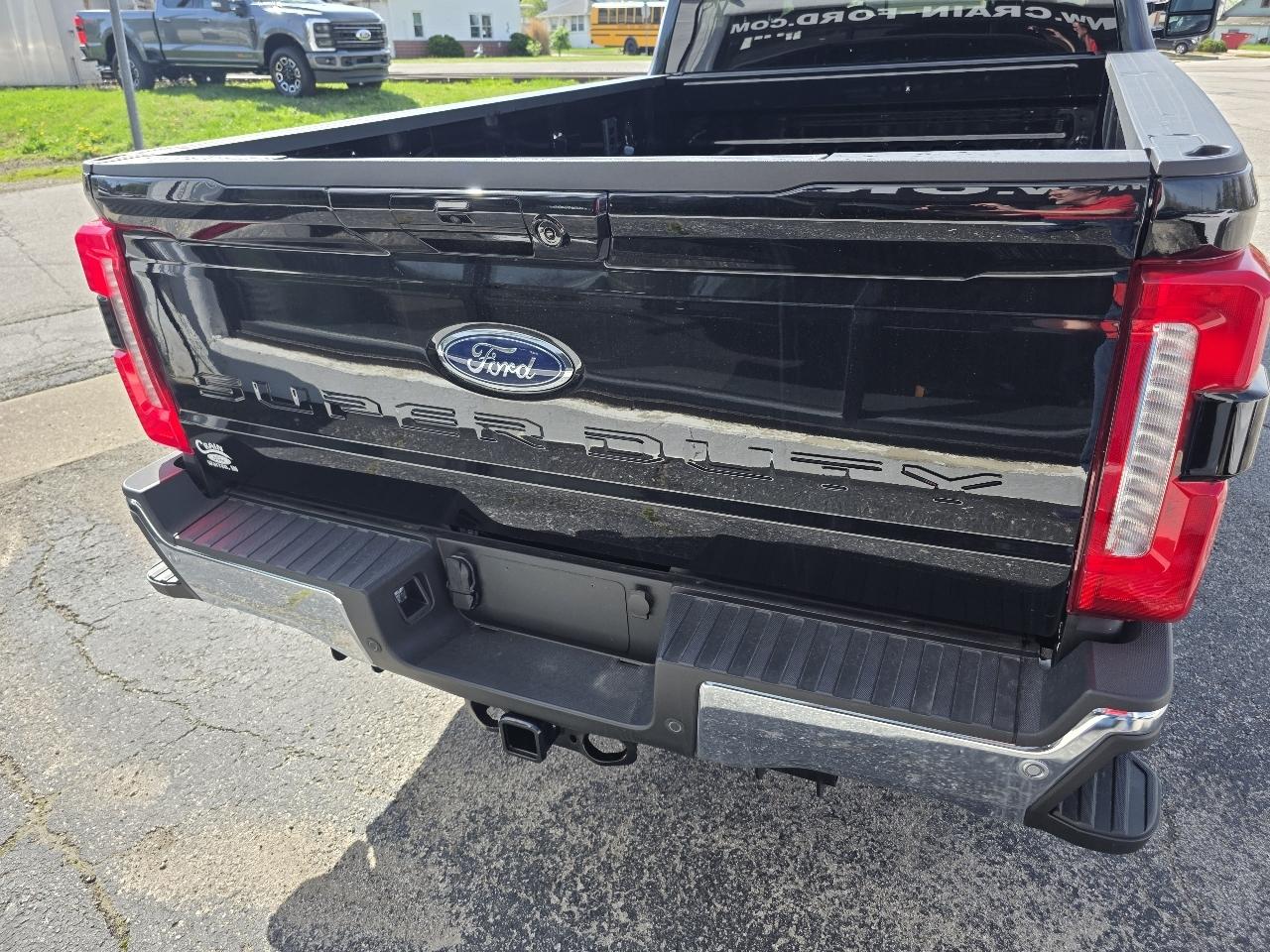 Ford F-350 SD Lariat Crew Cab 4WD 2026