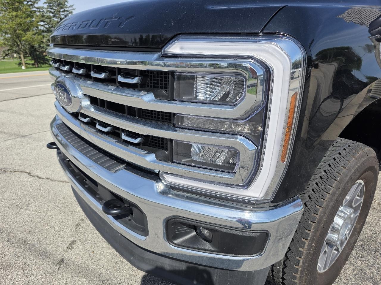 Ford F-350 SD Lariat Crew Cab 4WD 2026