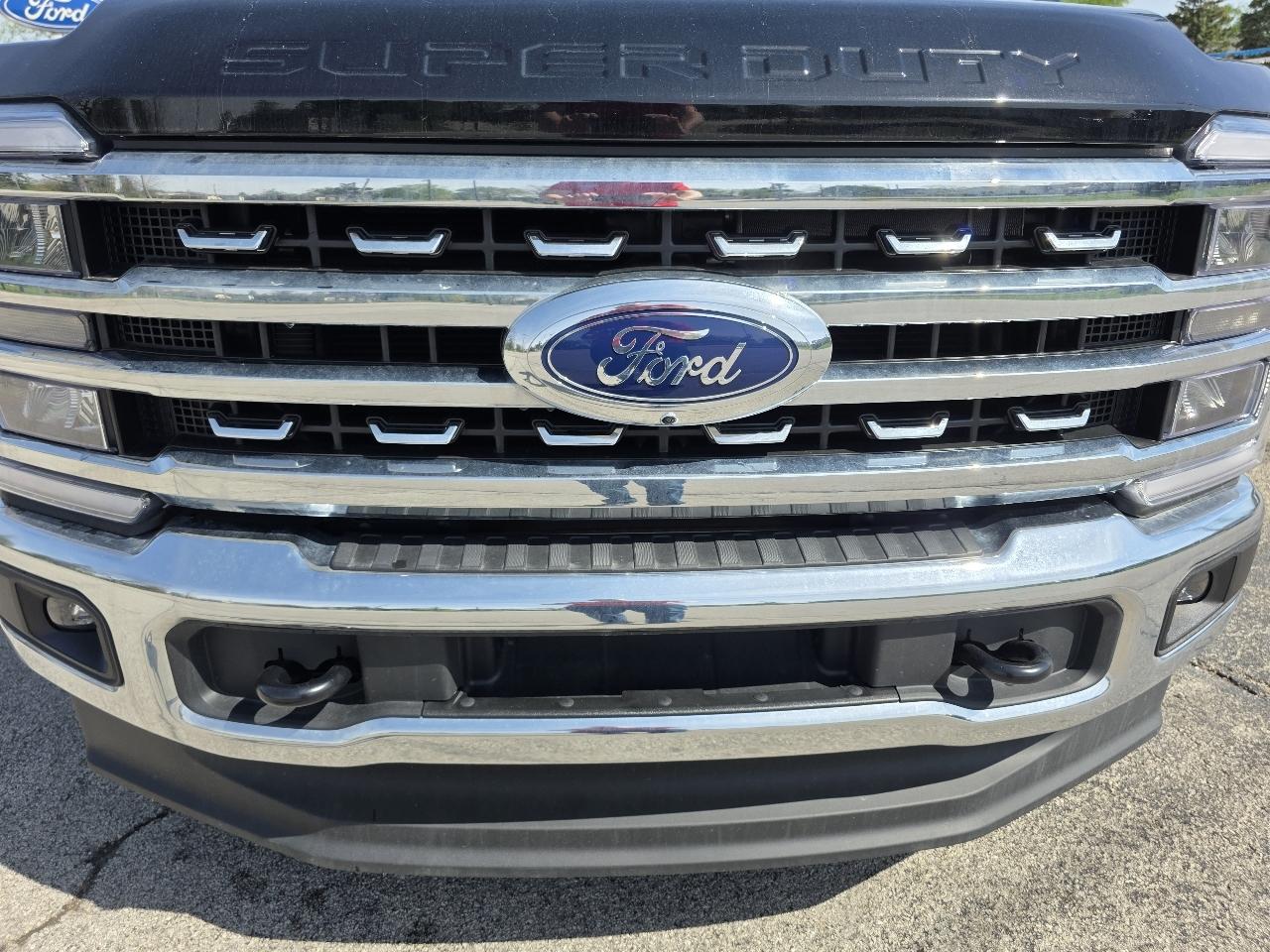 Ford F-350 SD Lariat Crew Cab 4WD 2026