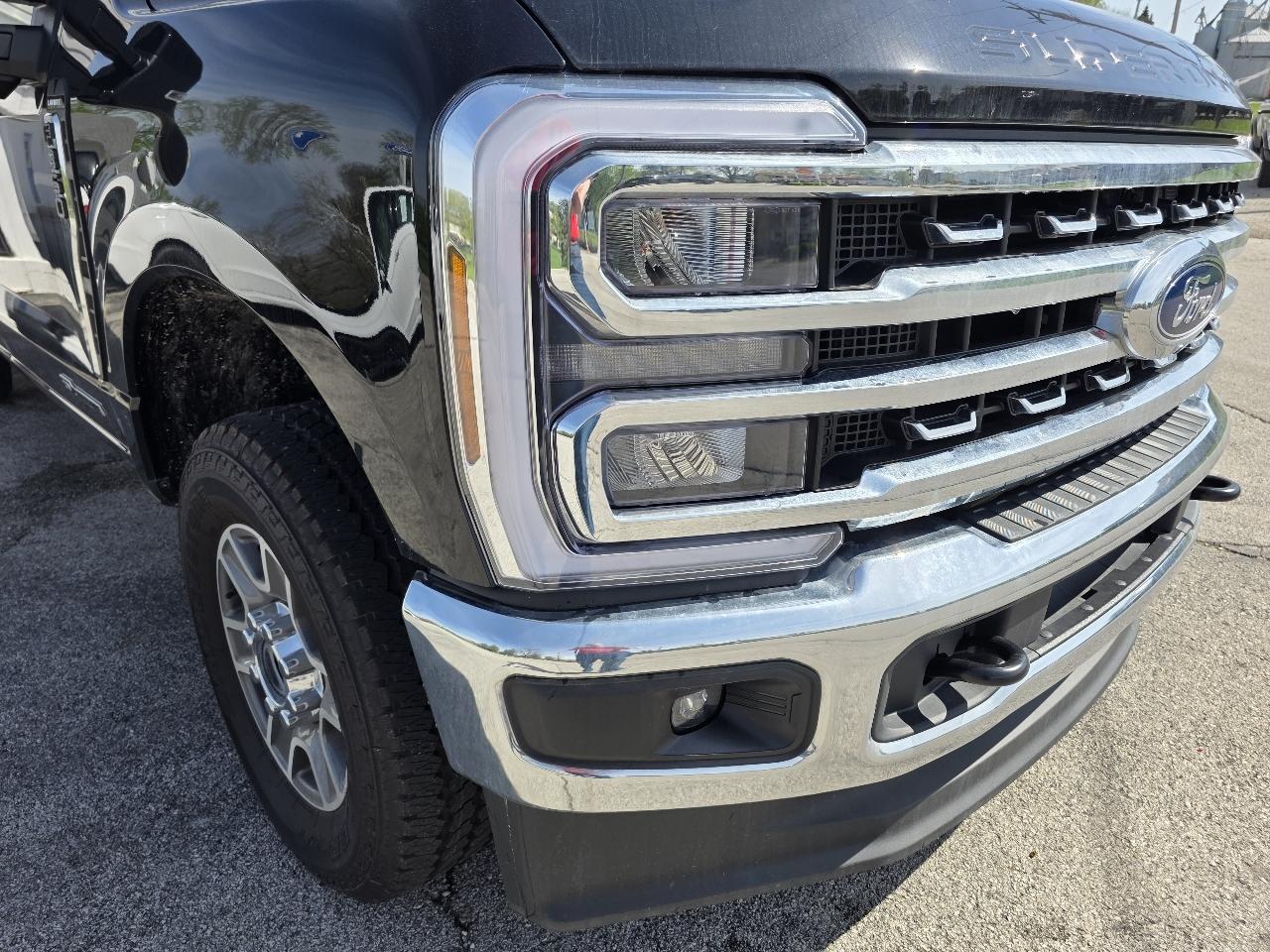 Ford F-350 SD Lariat Crew Cab 4WD 2026