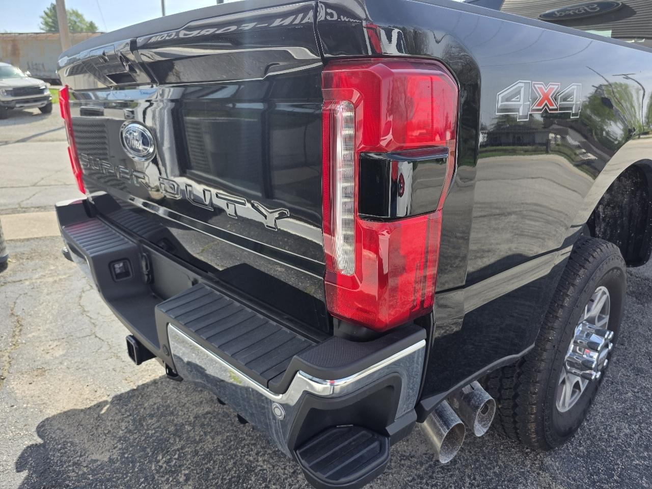 Ford F-350 SD Lariat Crew Cab 4WD 2026