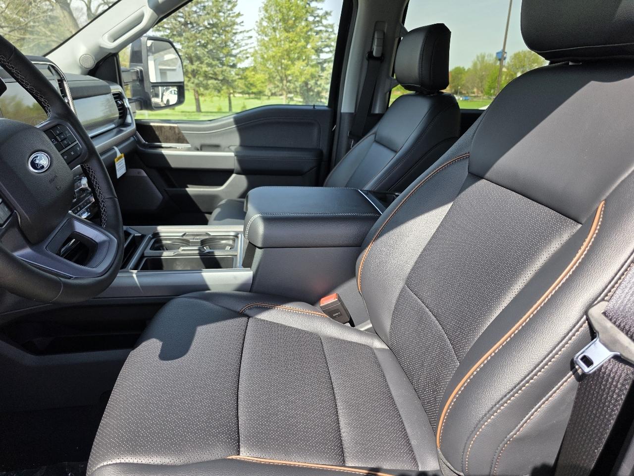 Ford F-350 SD Lariat Crew Cab 4WD 2026