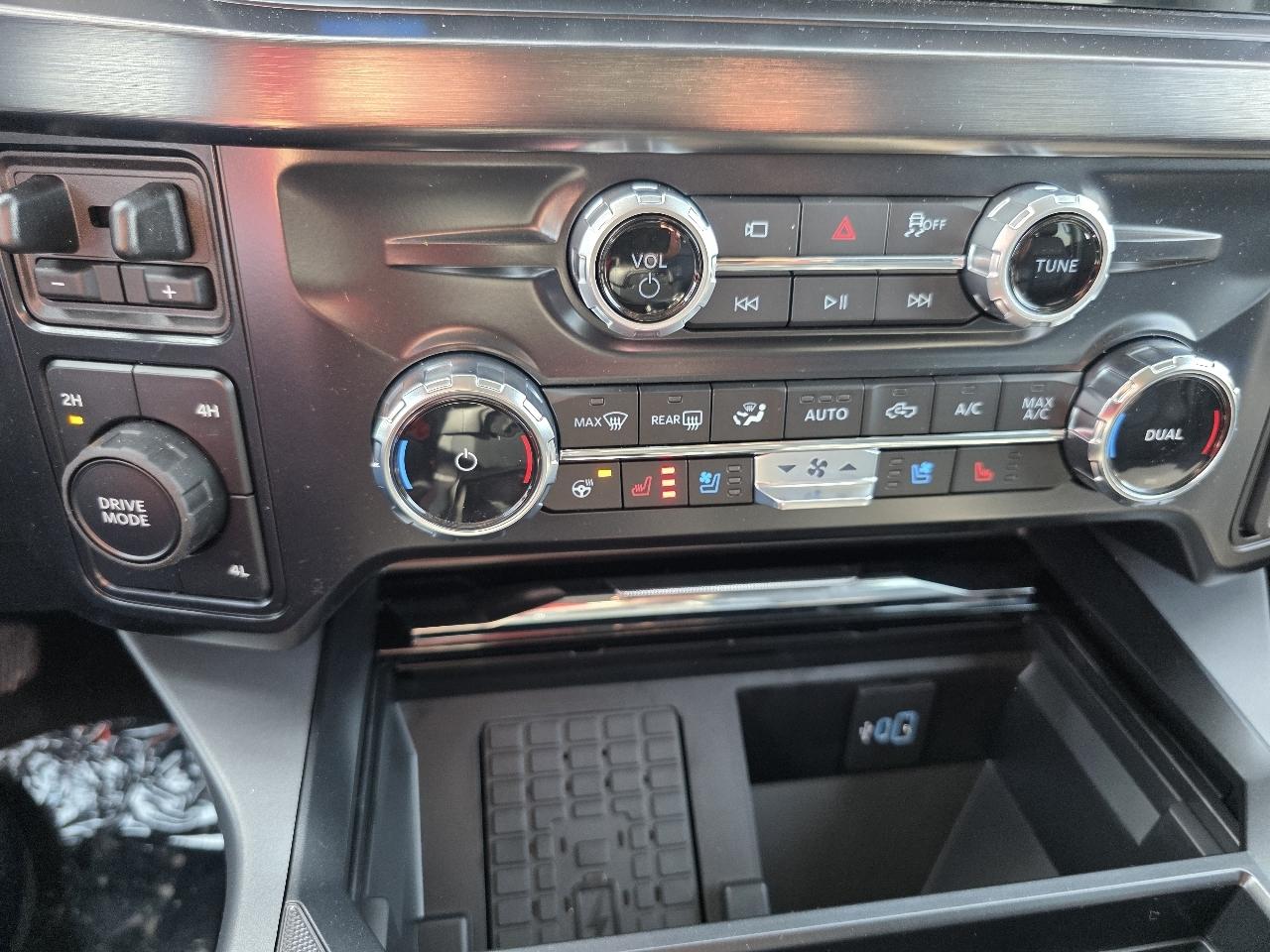 Ford F-350 SD Lariat Crew Cab 4WD 2026