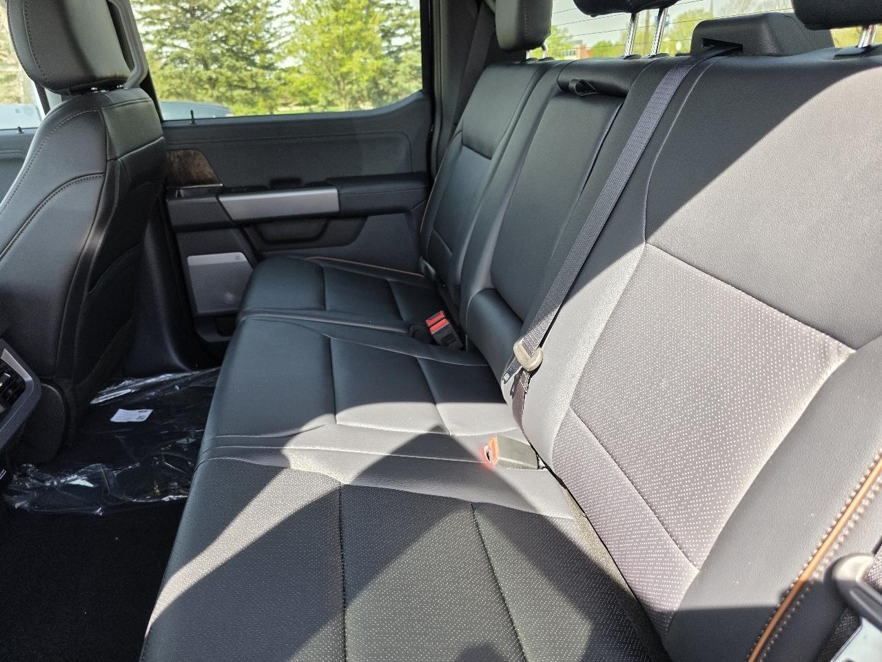 Ford F-350 SD Lariat Crew Cab 4WD 2026