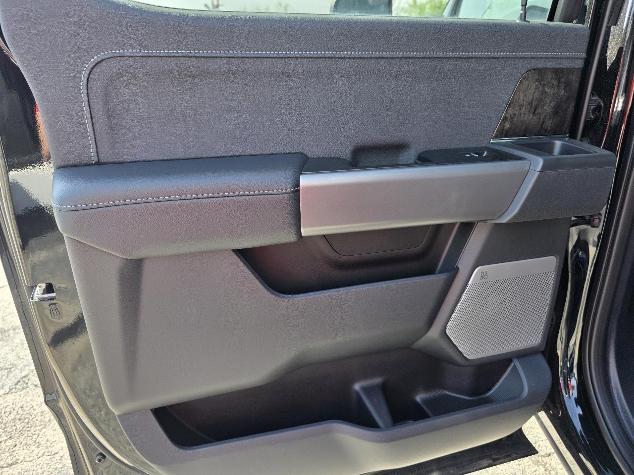 Ford F-350 SD Lariat Crew Cab 4WD 2026