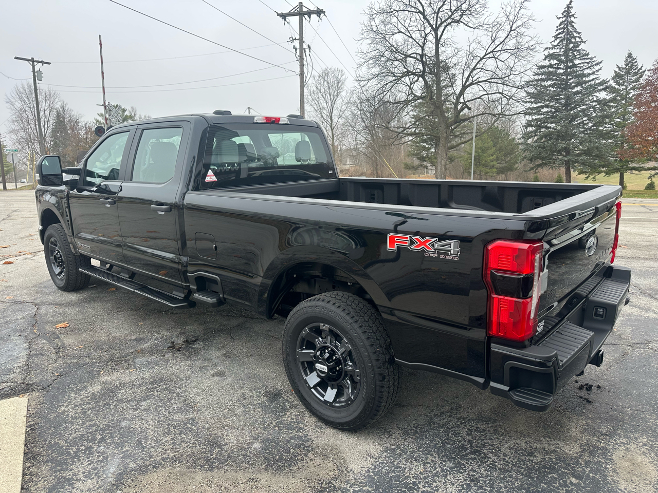 Ford F-250 SD XL Crew Cab 4WD 2026