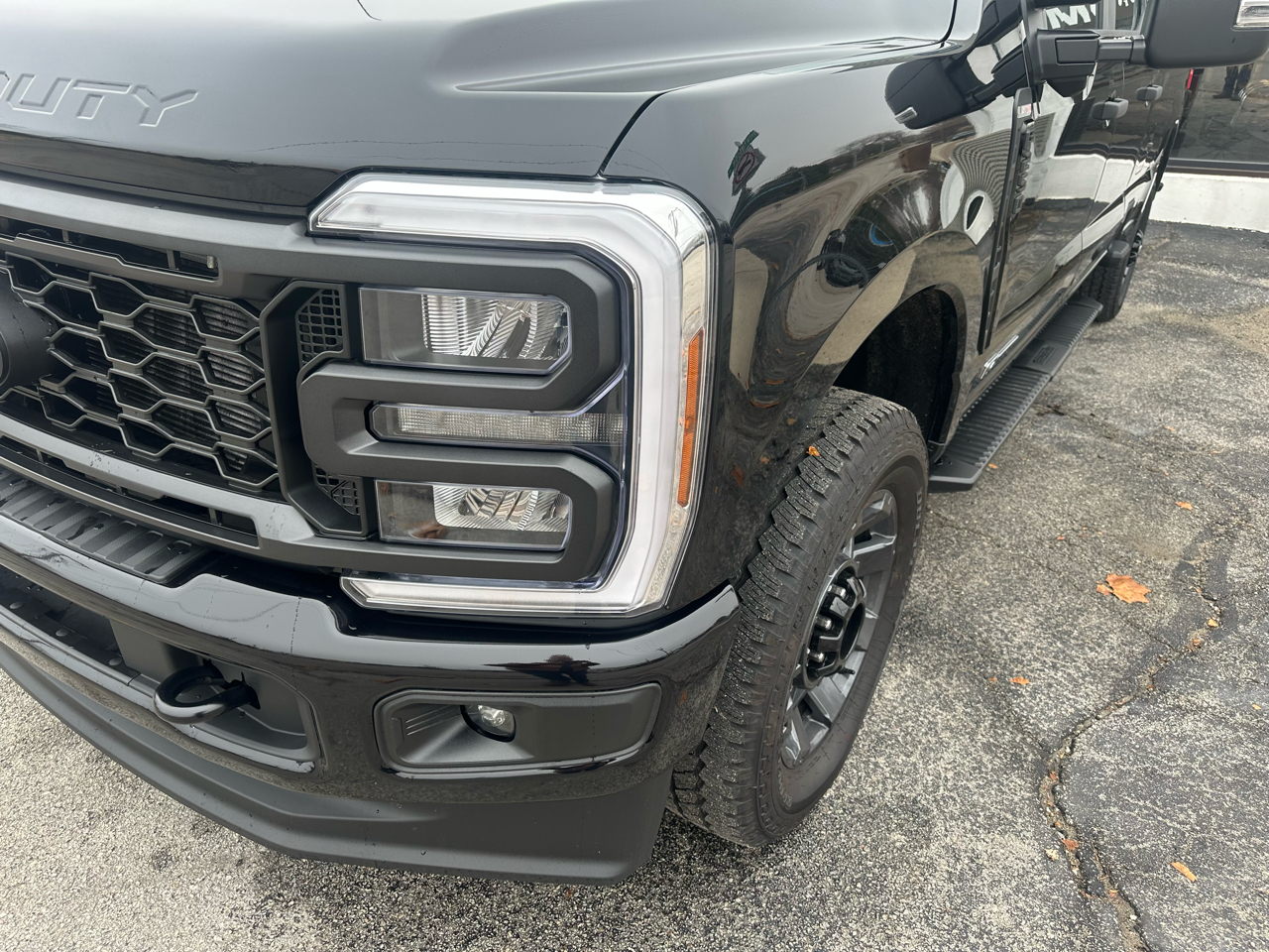 Ford F-250 SD XL Crew Cab 4WD 2026